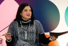 Alejandra Frausto ofrece disculpas por retraso en pago a artistas