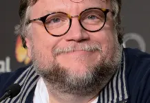 Del Toro conmueve a Venecia con su monstruo Frankenstein