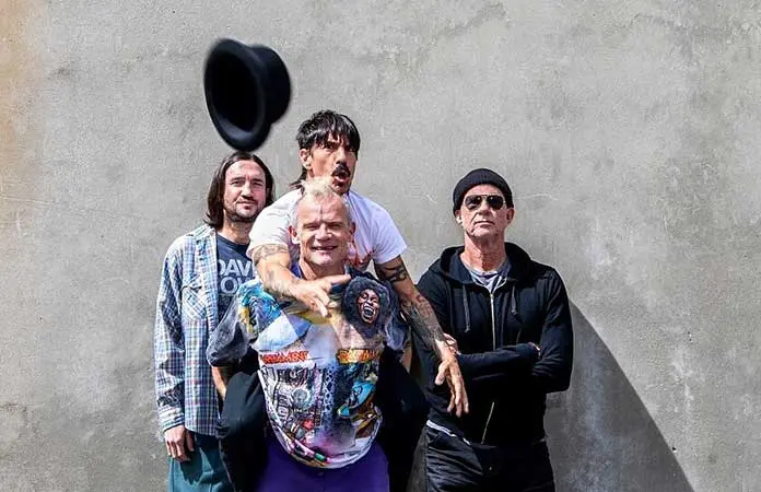 Flea de Red Hot Chili Peppers envía mensaje a afición mexicana