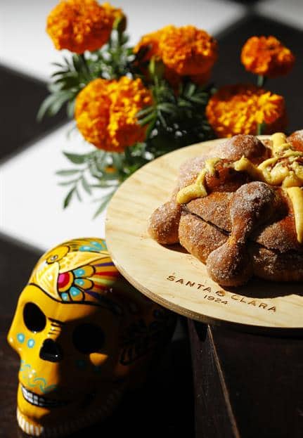 Ceniza de maíz y azúcar de cempasúchil crean el nuevo pan de muerto en  Guadalajara (FOTOS)