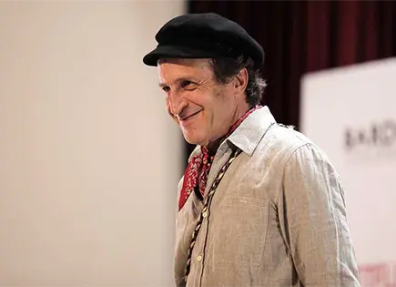 Daniel Gim&eacute;nez Cacho debuta como director con Juana en M&eacute;xico