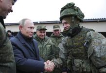 Putin promulga ley que persigue a rusos que no quieren servir en el Ejército