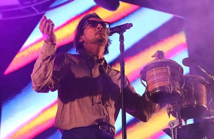 León Larregui explota durante uno conciertos en festival en EE.UUU.