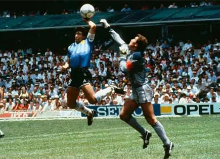 Pagan m&aacute;s de 3 mdd por bal&oacute;n de la Mano de Dios