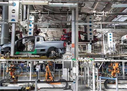 Industria presenta programa de proveedores en sector automotriz