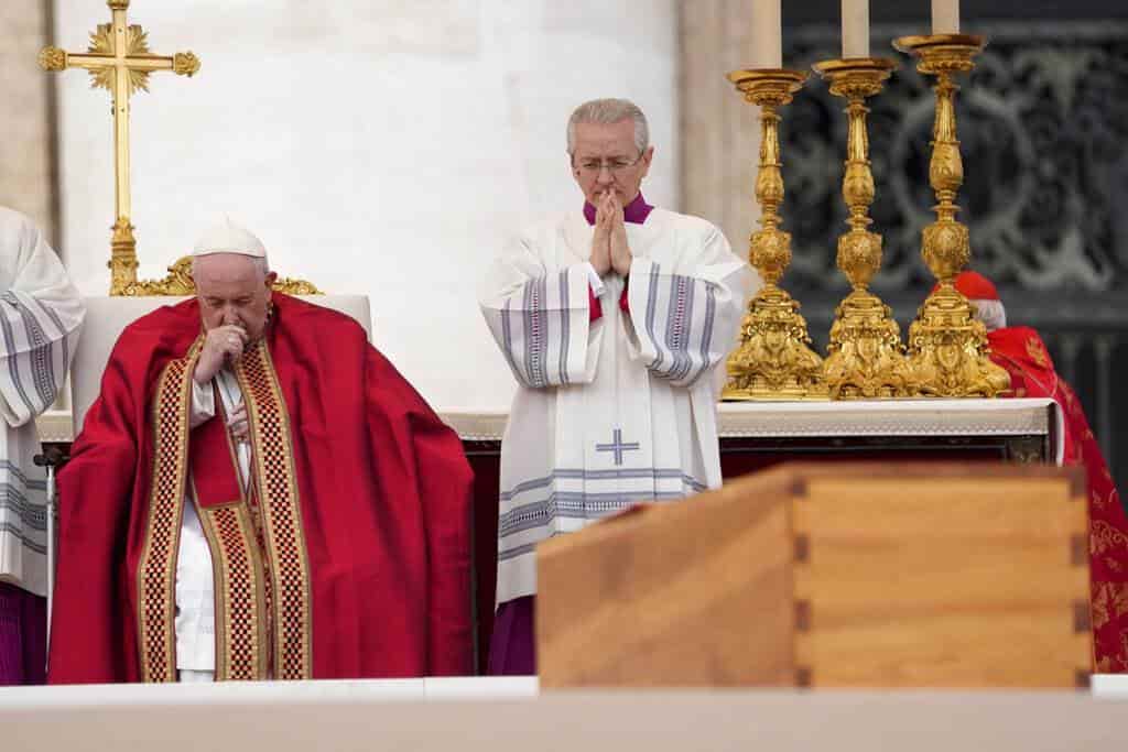 Dónde están enterrados los papas?