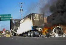 Sonora blinda su frontera y pide limitar el tránsito hacia Sinaloa Sonora blinda su frontera y pide limitar el tránsito hacia Sinaloa