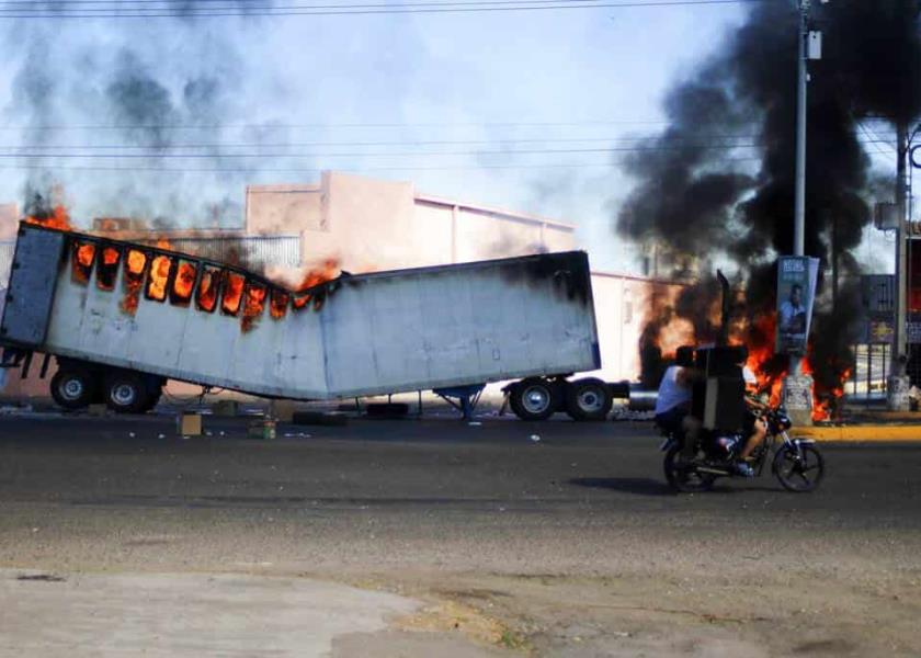 Violencia continúa en Sinaloa; sigue la quema de vehículos