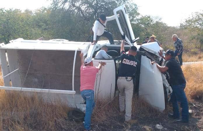 Tres Heridos Deja Choque Y Volcadura