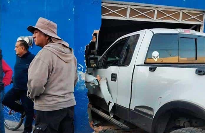 Camioneta choca y acaba dentro de casa; 5 lesionados