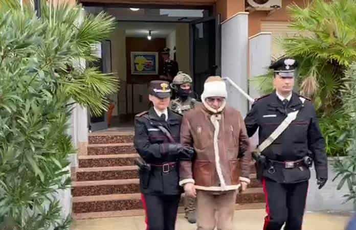 El capo de Cosa Nostra Messina Denaro conoce a su hija de 26 años en la
