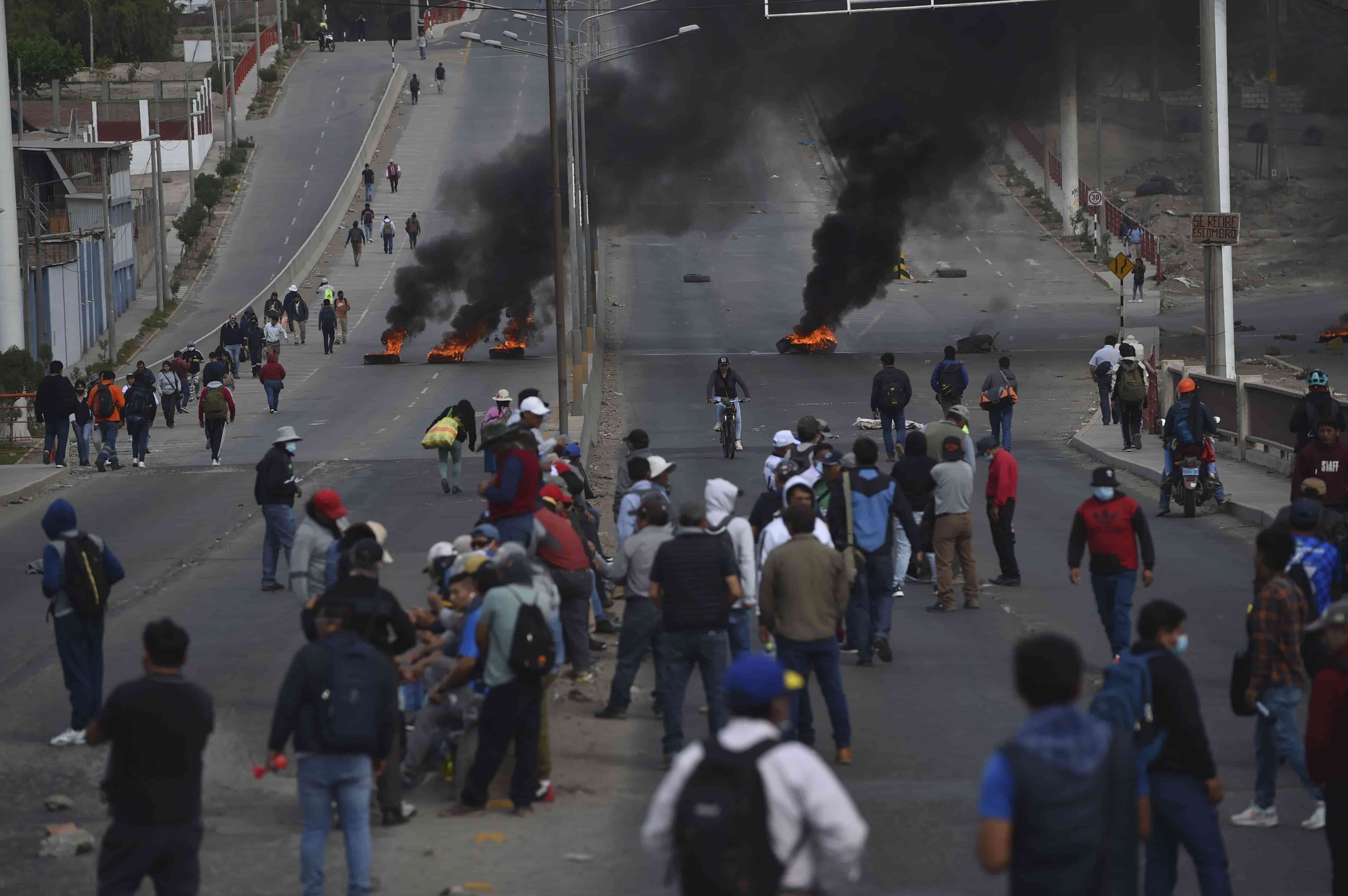 Jornada de protestas en Perú, deja dos muertos (Fotos)