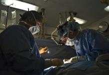 Italiana da a luz antes de extirparle gran masa tumoral en difícil operación