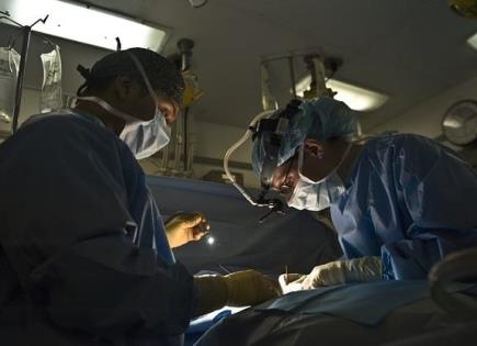 Fallece paciente que recibió primer trasplante de riñón de cerdo genéticamente modificado