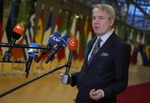 Canciller de Finlandia sugiere ingreso en la OTAN sin Suecia
