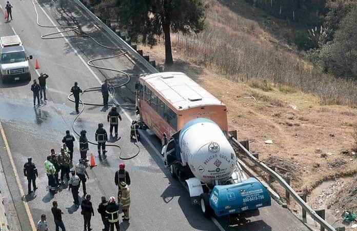 Un Muerto Y 11 Lesionados Deja Choque De Pipa