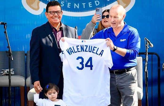 Leyenda mexicana! Fernando Valenzuela es homenajeado por Los Dodgers