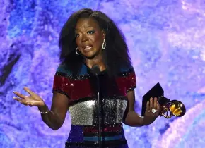 Viola Davis elogia a Sheinbaum por su ayuda a Texas en medio de las inundaciones