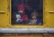 Ucrania evacua a niños de Donetsk para alejarlos de los bombardeos rusos