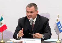 Ordenan a la FGR entregar versiones de órdenes de aprehensión contra García Luna