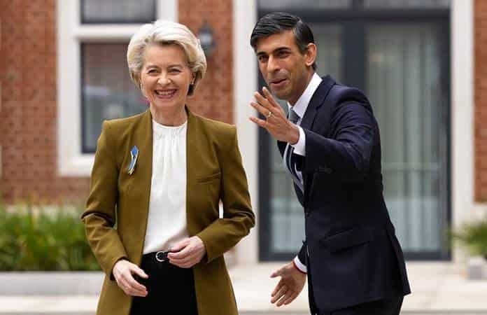 Ursula von der Leyen y Rishi Sunak / Foto: AP