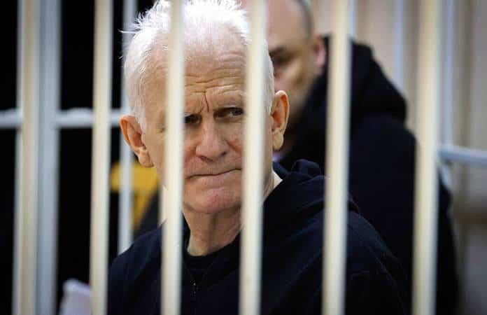 El premio Nobel de la Paz 2022 Alés Bialiatski fue condenado a prisión / Foto: AP