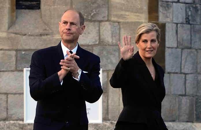 Los nuevos duques de Edimburgo, Eduardo y su esposa Sofía / Foto: AP