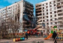 Ucrania denuncia bombardeos sobre un hospital y una escuela de Jersón con tres heridos
