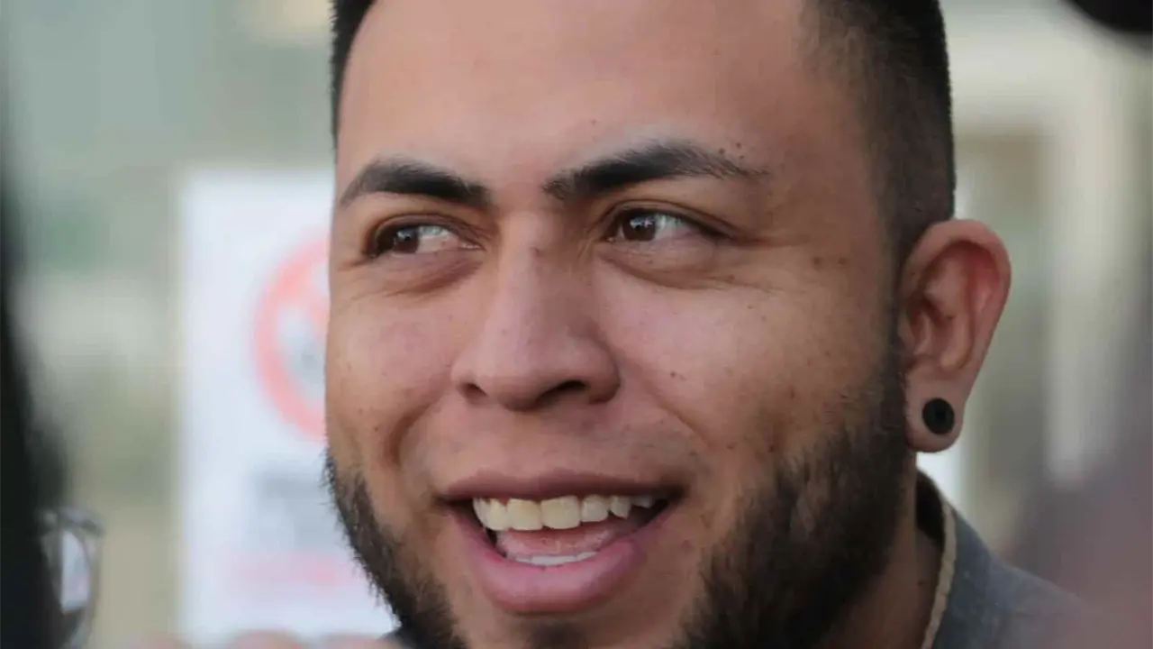 "¿Y si nadie paga Elektra?": Gabino Morales en redes