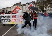 El Constitucional francés rechaza un referéndum sobre la reforma de pensiones