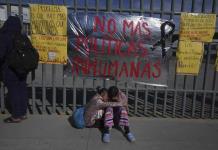El Salvador exige renuncia de responsables de políticas migratorias de México