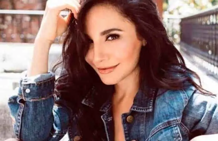 Martha Higareda y Lewis Howes esperan gemelos