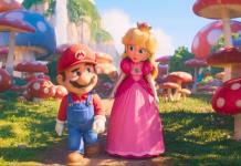 Familia se disfraza para ver película de Mario Bros y arrasa en redes