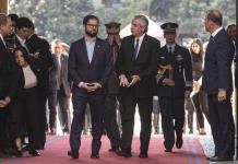 Presidente argentino visita Chile y aborda problemas comunes