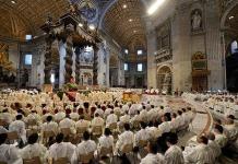 Francisco preside la misa de Jueves Santo en el Vaticano