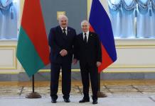 Putin y Lukashenko dialogan sobre defensa y lazos económicos