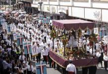Mutitudinaria procesión en Puebla refuerza fe de feligreses