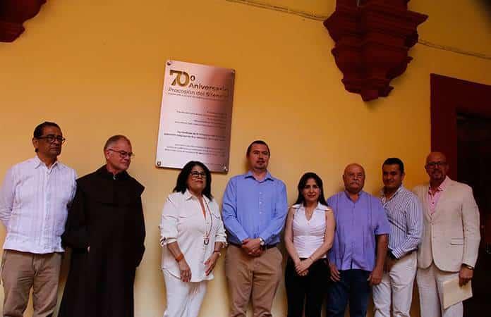 Develan Placa Por Los 70 A os De La Procesi n