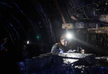 Los mineros del carbón dan energía a una Ucrania en guerra