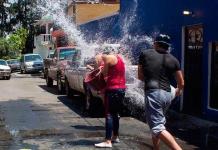 Multas por casi 2 mil pesos a quien desperdicie agua en Sábado de Gloria