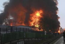 Un incendio en Hamburgo paraliza trenes y provoca alertas