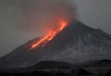 Un volcán ruso hace erupción y genera la lluvia de cenizas más fuerte en 60 años