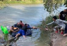 Ante lentitud del sistema de asilo de EEUU, migrantes intentan cruzar el río Bravo