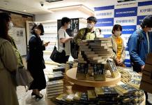 La nueva novela de Haruki Murakami satura las librerías de Japón