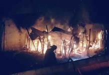 Desconocidos queman vivienda en Cd. Fernández