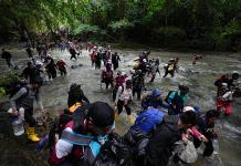 Panamá y Costa Rica tratarán el creciente tránsito de migrantes en la peligrosa jungla del Darién