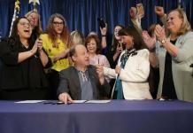 Promulgan en Colorado leyes proaborto y atención de género