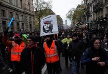 Gobierno francés ofrece diálogo ante el creciente descontento por la reforma