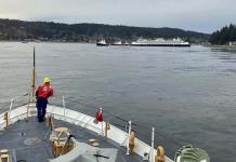 Ferry de pasajeros encalla al oeste de Seattle