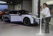 Intensa competencia de autos eléctricos en show de Shanghái